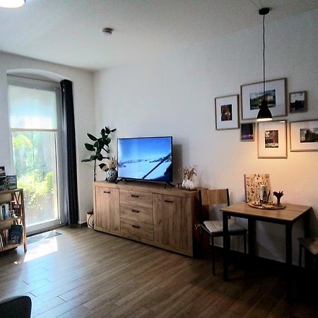Johnis Fewo, Naehe Stadtzentrum - Uni In Sehr Ruhiger Lage Mit Terrasse Und Eigenem Parkplatz Cottbus Kültér fotó