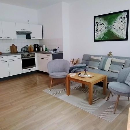 Johnis Fewo, Naehe Stadtzentrum - Uni In Sehr Ruhiger Lage Mit Terrasse Und Eigenem Parkplatz Cottbus Kültér fotó